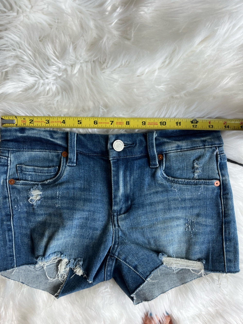 🆕 BlankNYC The Astor Cut Off Shorts Distressed Denim Blue jeans Size 25 - Picture 9 of 14